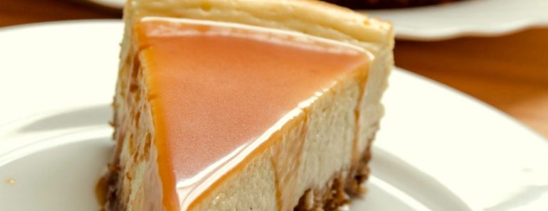 White Chocolate Cheesecake with Amaretto Sauce White Chocolate Cheesecake with Amaretto Sauce