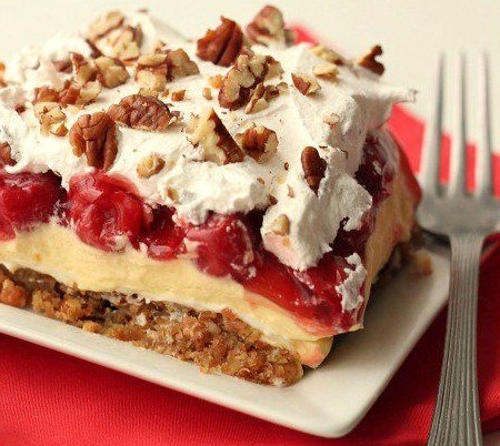 Cherry Éclair Cake (10-Minute Recipe)